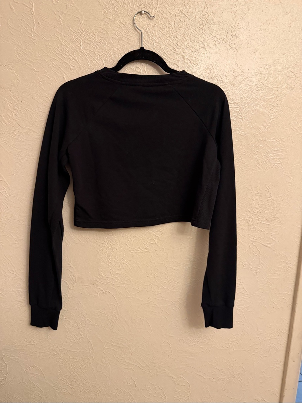 Gymshark Women's legacy Cropped Sweater - Picture 6 of 6